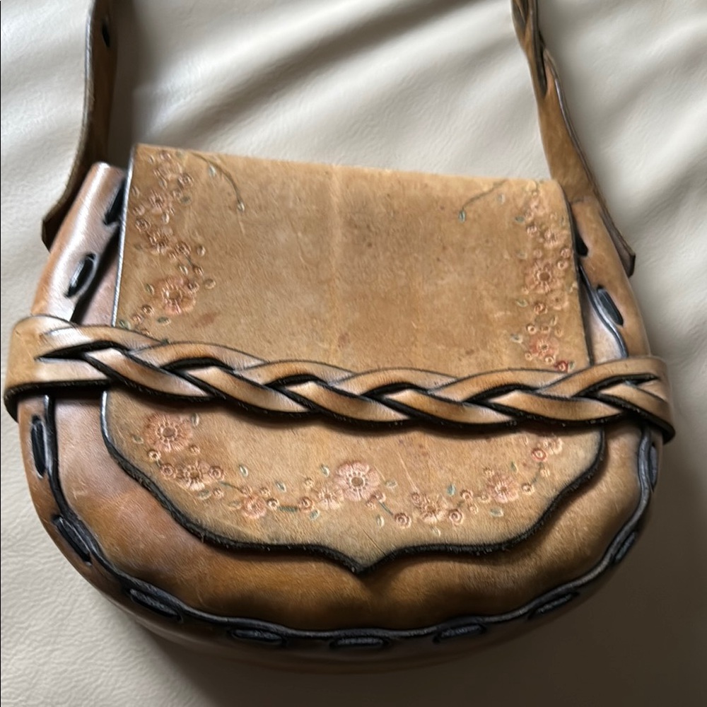 Vintage Tan Leather Women's Bag
